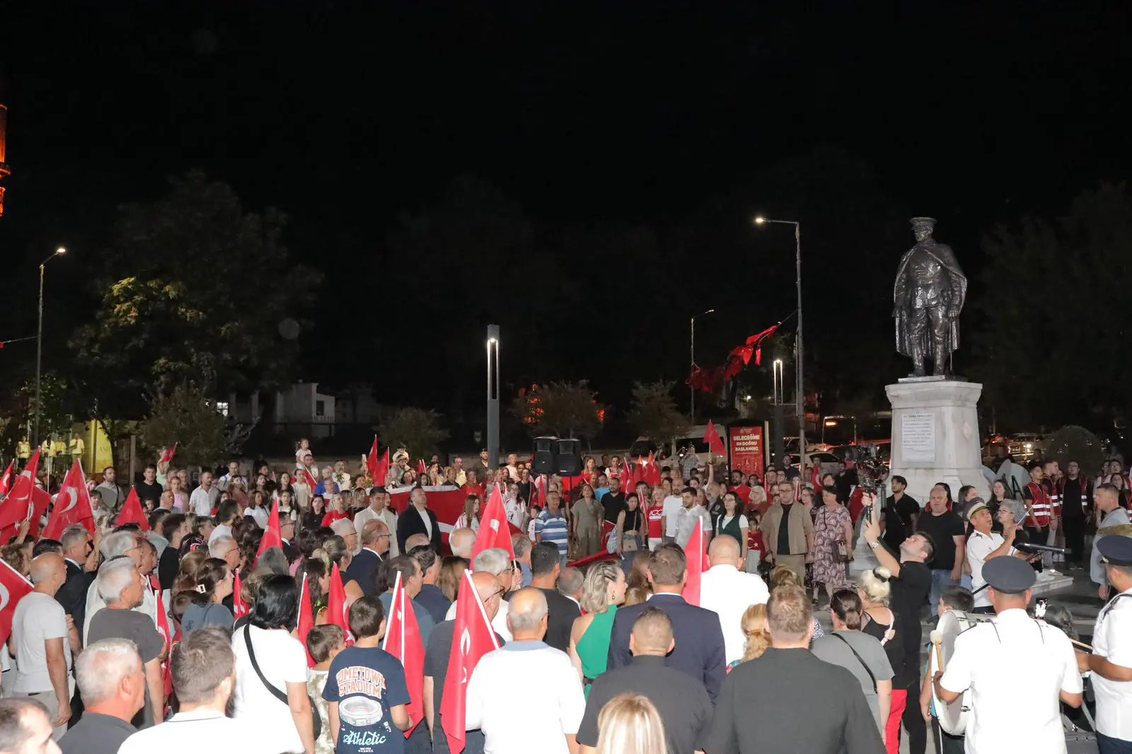BİNLERCE EDİRNELİ 30 AĞUSTOS COŞKUSUNDA BULUŞTU galeri görseli